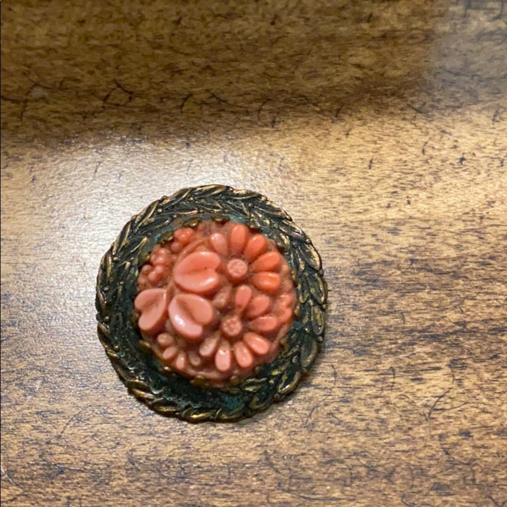 Small floral flowered hat pin brooch